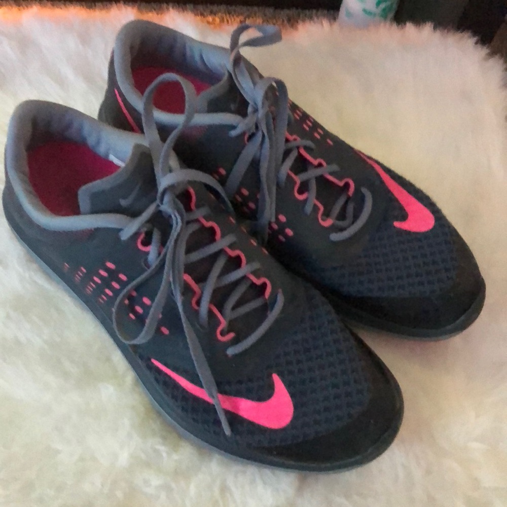 NIKE RUNNING SHOES